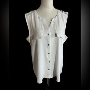Classy Adrienne Vittadini White Sleeveless Button-Up Blouse